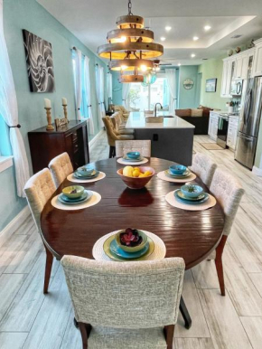 Delux 3BR House with Pool 3 Minute walk to Beach